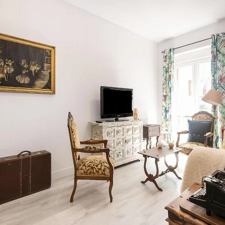 Apartamento Elegant In With Balcony